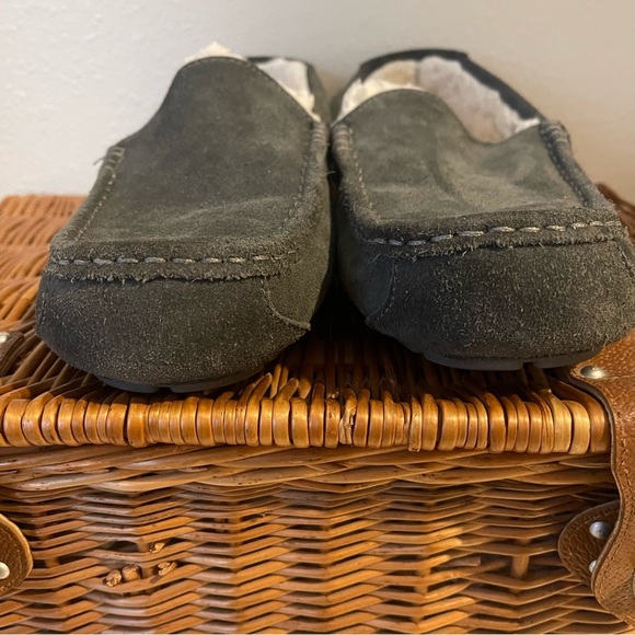 KOOLABURRA BY UGG Tipton Men's Gray Suede Slippers Sz 9 Comfort Loungewear Warm - Picture 3 of 7